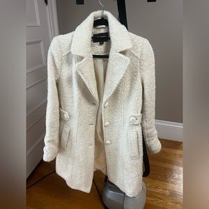 Pristine Johnston and Murphy wool coat in white/cream color.